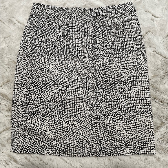 Banana Republic Petite Abstract Animal Print Pencil Skirt - Picture 2 of 9